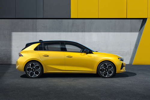 2021 Vauxhall Astra Plug-in Hybrid Electric Vehicle Side Profile